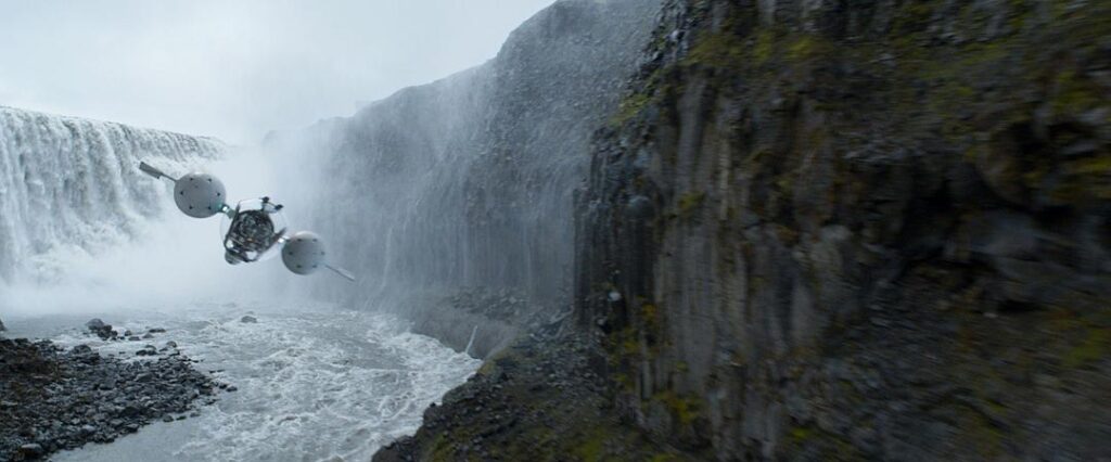 遺落戰境，Oblivion在瀑布的場景，真要說大片的選景就是要展現震撼、環繞感